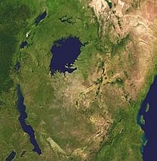 Os Grandes Lagos Africanos e o litoral da África Oriental como visto do espaço. O Oceano Índico pode ser visto para a direita.