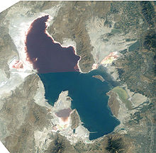 Great Salt Lake, satelliittikuva (2003) viiden vuoden kuivuuden jälkeen.  