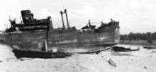 Japoński statek towarowy zniszczony pod Tassafaronga przez samoloty CAF 15 października.