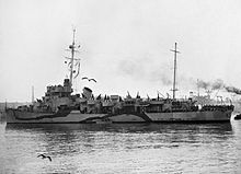 HMS Lawford, een van de fregatten van de Kapitein-klasse die werd omgebouwd om te dienen als hoofdkwartier voor de landing in Normandië.  