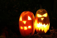 Jack-o'-lanterns var ursprungligen snidade med skrämmande ansikten för att skrämma bort troll och de dödas andar.