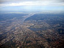 Hamburg from the northeast. Aerial view 2007. View downstream the river Elbe; on the left the harbor area, in the center of the picture the Binnenalster and the Außenalster.