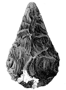 Feuerstein-Handaxt aus Hoxne, England. Dies ist das erste veröffentlichte Bild einer Handaxt in der Geschichte der Archäologie. Die Handaxt war keine Waffe; sie war ein Werkzeug, das beim Schlachten von Säugetierkadavern verwendet wurde.