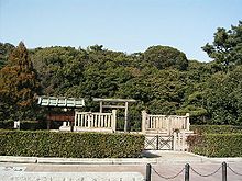 O mausoléu (misasagi) do Imperador Hanzei na Prefeitura de Osaka.