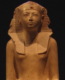 Estátua de Hatshepsut em exposição no Museu Metropolitano de Arte