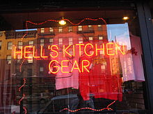 Hell's Kitchen spullen te koop in het Video Café op Ninth Avenue.