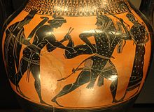 Artemis en Apollo proberen de hinde van Herakles af te pakken terwijl Athena toekijkt op een amfoor uit ongeveer 530 v.Chr.-520 v.Chr.  