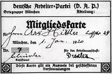 La tessera di adesione di Hitler al Partito Nazionalsocialista Tedesco dei Lavoratori (NSDAP)