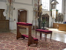 Kneeling bench and chairs for a church wedding (Unterallgäu, 2007)