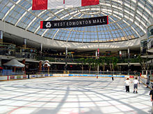 La pista di ghiaccio del centro commerciale