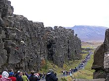 Aspecto rochoso na Islândia, uma característica visível da superfície da crista do Meio Atlântico, a borda mais oriental da placa norte-americana. É um destino popular para os turistas na Islândia.