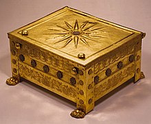 The golden larnax from the tomb tumulus at Vergina (Aigai) presumably contains the remains of King Philip II of Macedonia. (Museum of the Royal Tombs, Vergina)