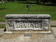 Irvingin kivimerkki Blue Rapidsin kaakkoispuolella.  