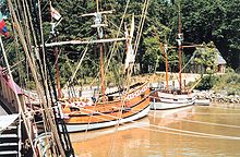 Navios como estes podem ter desembarcado em Jamestown. Estes navios são reconstruções dos navios originais.