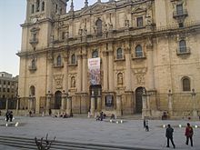 La place Santa María à Jaén.