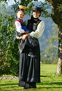 Mother with daughter in traditional Bregenzerwald costume (Juppe)