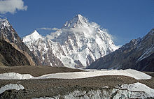 K2 ar augstumu 8611 m (28 251 pēdu) ir otrā augstākā virsotne pasaulē.