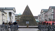 The pyramid on the market square, the tomb of the town founder Karl Wilhelm. On the left the town church, on the right the town hall