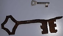 Romanesque key