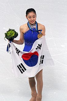 Kim na cerimônia de medalha dos Jogos Olímpicos de Inverno de 2010.