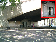 De ingang uit 1937 onder "Waterloo Bridge