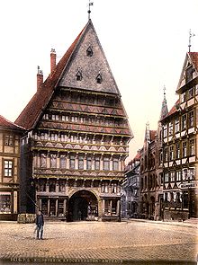 The Knochenhaueramtshaus from 1529 on the market square, photo around 1900