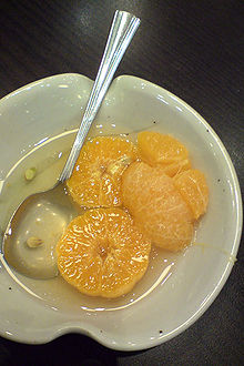 Milgam hwachae , um prato de frutas coreano feito com laranjas tangerinas e mel