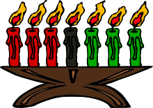 Las siete velas en un candelabro son símbolos de las siete ideas de Kwanzaa  