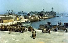 Loading of landing units in an English port (June 1944)