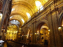 Interiér kostela Tovaryšstva Ježíšova pokrytý zlatem