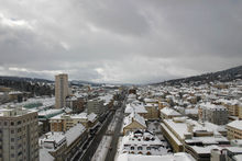 De stad La Chaux-de-Fonds in de winter