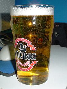 Een glas bier. Dit is Viking, een bier uit IJsland.