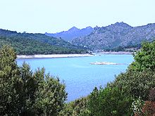 Gusana-tó, amelyet a Taloro folyó alakított ki, mielőtt a Tirso folyóba torkollik.