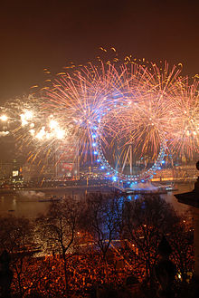 Фойерверки на Лондонското око в навечерието на Нова година.