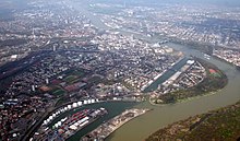 Ludwigshafen city centreFront left: Port area in front on the right: Parkinseldahinter : Right : Rhine Right: Mannheim