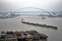 Lupu Bridge má největší rozpětí ze všech obloukových mostů.