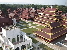 Het Mandalay Palace terrein.
