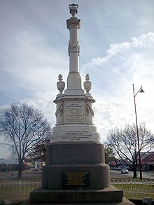 Monumento em Mansfield, para os três policiais assassinados por Ned Kelly: Lonigan, Scanlon e Kennedy