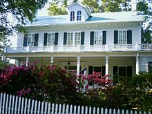 A "Maplecroft" é uma casa histórica de madeira no Texas