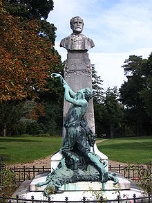 Bust of Louis Pasteur at the entrance to Saint-Cloud Park