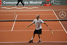 John McEnroe spelar med vänsterhanden  