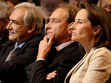 Van links naar rechts: Dominique Strauss-Kahn, Bertrand Delanoë en Ségolène Royal zittend op de eerste rij tijdens een bijeenkomst die op 6 februari 2007 door de Franse Socialistische Partij werd gehouden in de Carpentier Hall in Parijs.