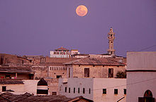 Moon and minaret in Merka