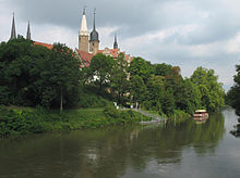 Saale en Merseburg en Sajonia-Anhalt, Alemania  