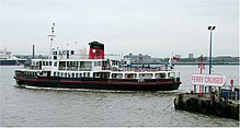 Een veerboot op de rivier de Mersey in Liverpool  