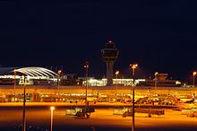 Internationale luchthaven van München bij nacht  