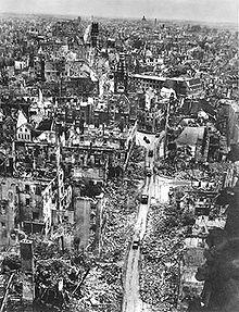 View from the Lambertikirche to the destroyed Prinzipalmarkt 1945