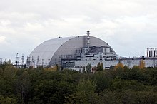 New protective shell in final position over the damaged reactor unit, October 2017.