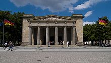 The Neue Wache, Berlino, con la facciata neoclassica