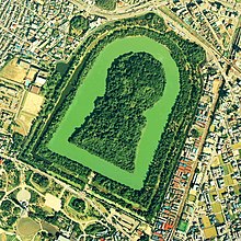 Daisen-Kofun é o cemitério do Imperador Nintoku na Prefeitura de Osaka.